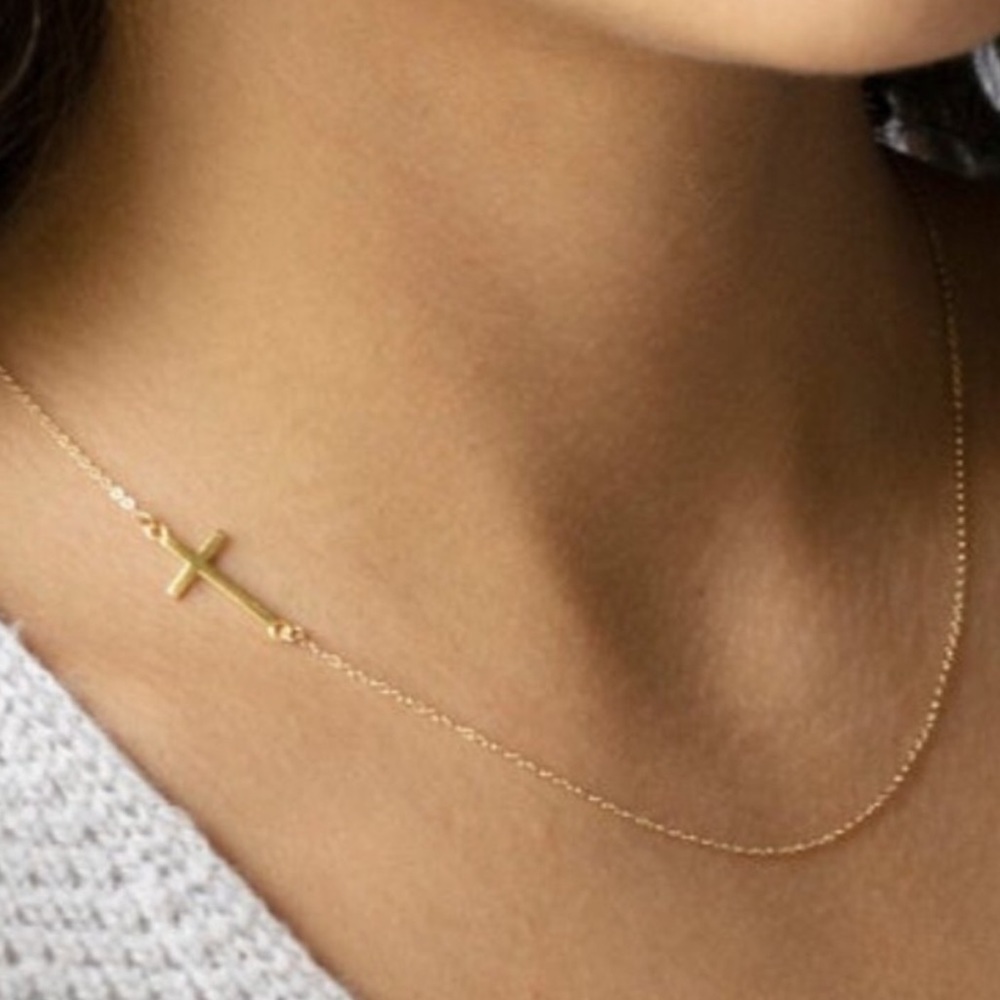 ✨✨Sideway cross Necklace✨✨ - Picture 4 of 5
